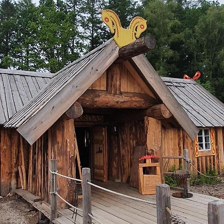 Vittfarnas Hird Vikingaby Panzió Sosdala Kültér fotó