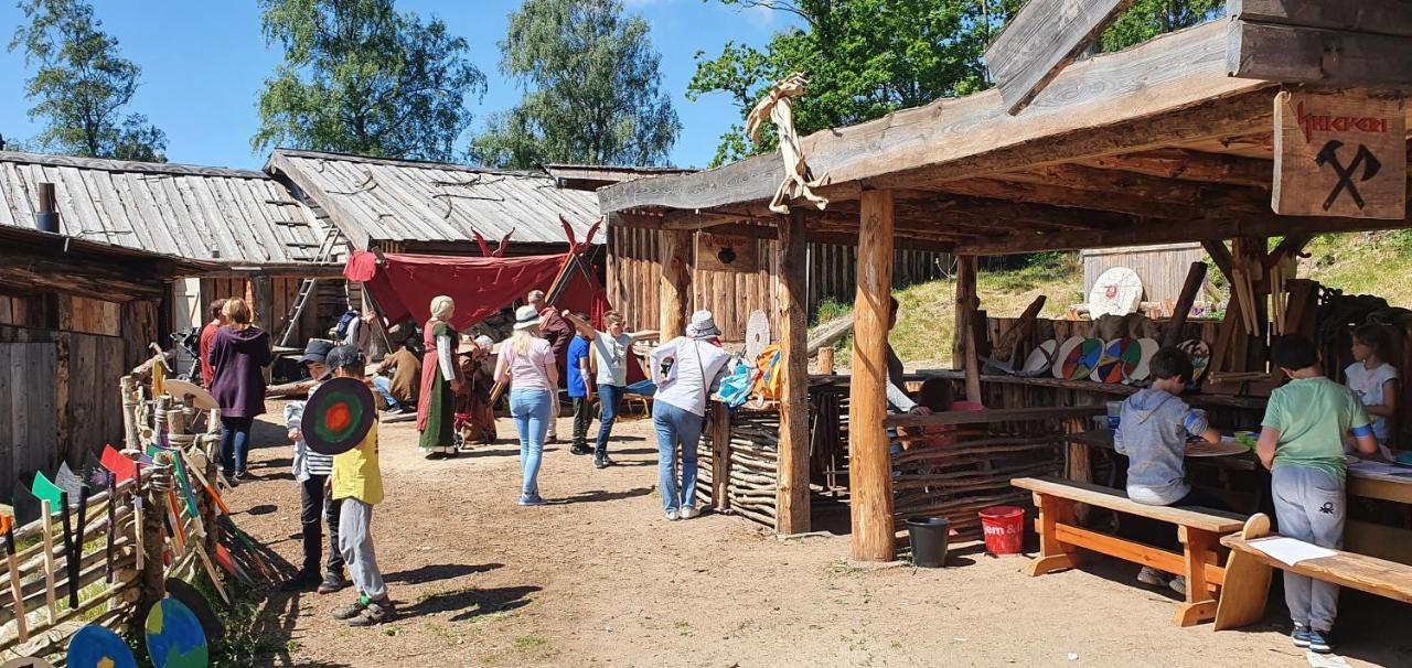 Vittfarnas Hird Vikingaby Panzió Sosdala Kültér fotó